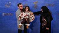 بالصور.. إطلالة ملفتة للطفلة آويسا سجادي بفجر الـ 37
