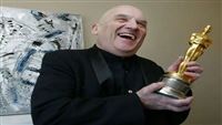 وفاة مخرج كندي حائز على جائزة الاوسكار