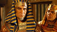 عزيز مصر بوتيفار  في مسلسل "موسى ع" و"سلمان الفارسي" لو دعوه!